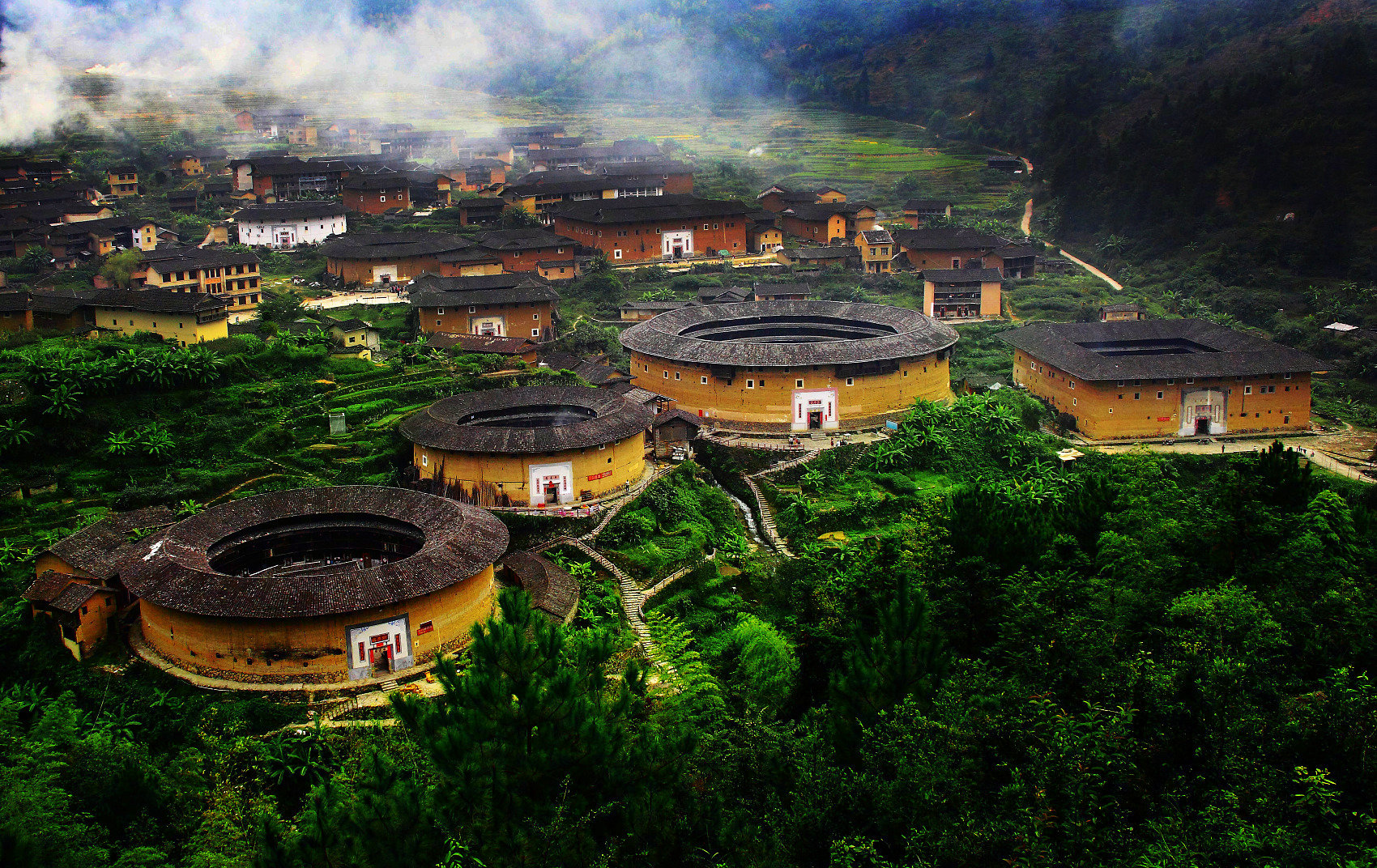 山水画卷中的福建风情——传统服饰舞台表演